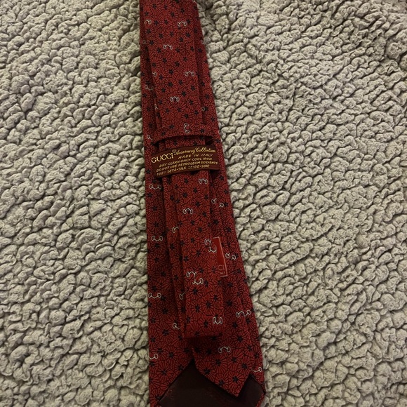 Gucci Red and Black Formal Silk Tie - Picture 4 of 7